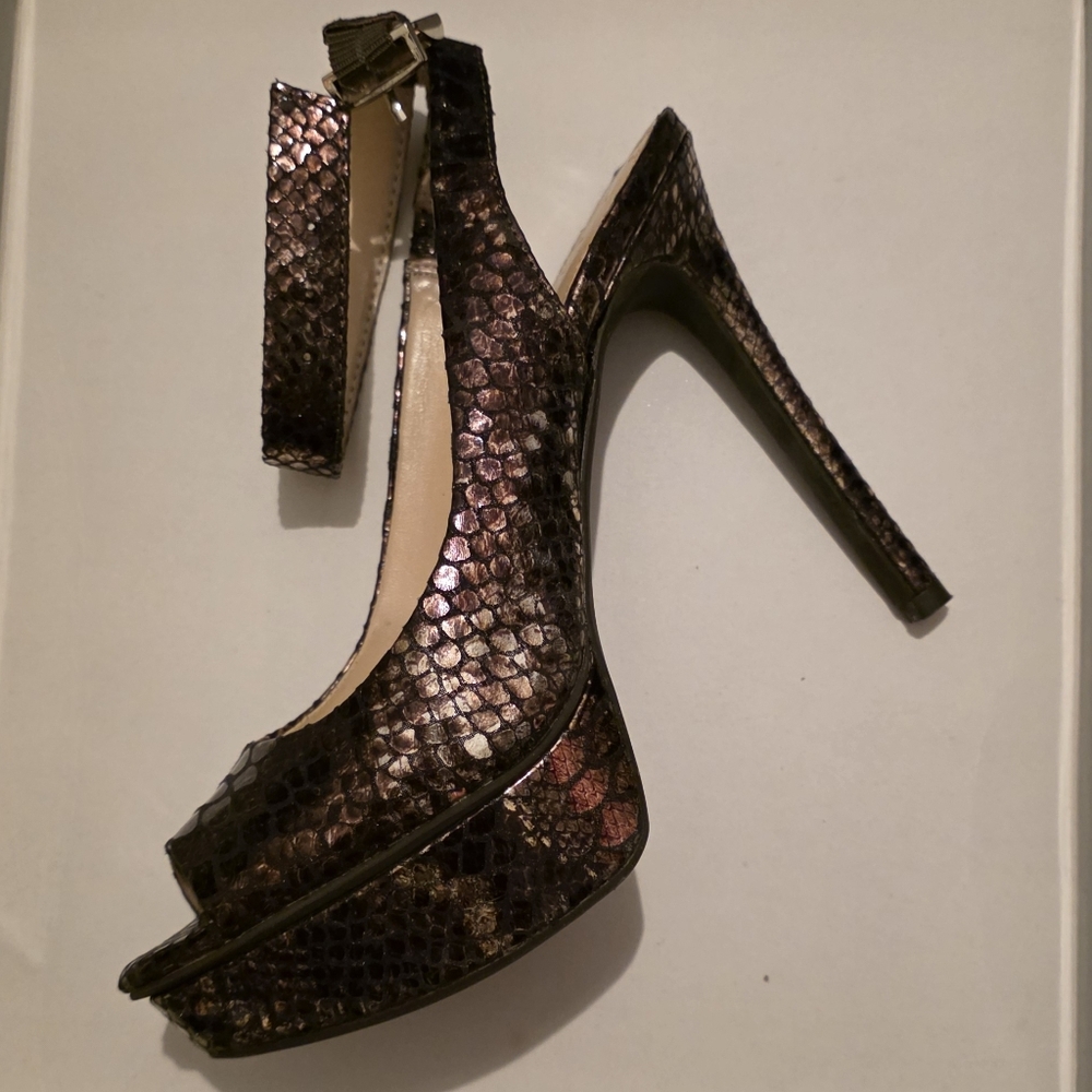 JESSICA SIMPSON CAREEN MULTI METALLIC SNAKE PRINT HEELS - Picture 4 of 5
